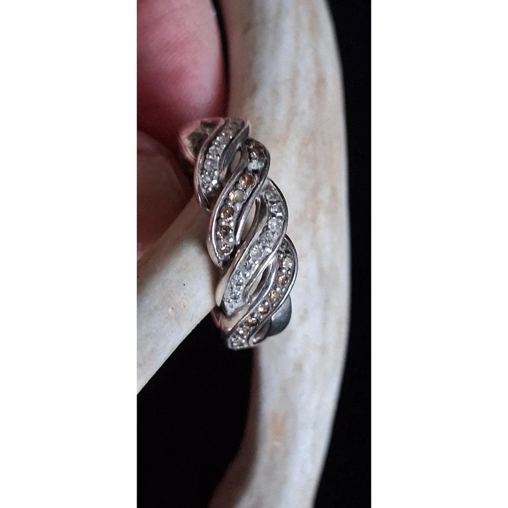 Affinity Sterling Silver 925 Champagne and White Diamond Twist Band Ring. Size 8